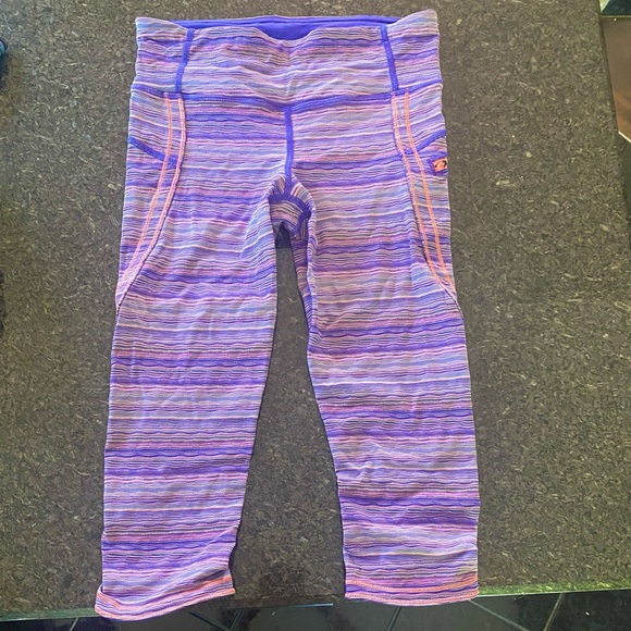 Lululemon Run: Top Speed Crop 💜 - Picture 1 of 3